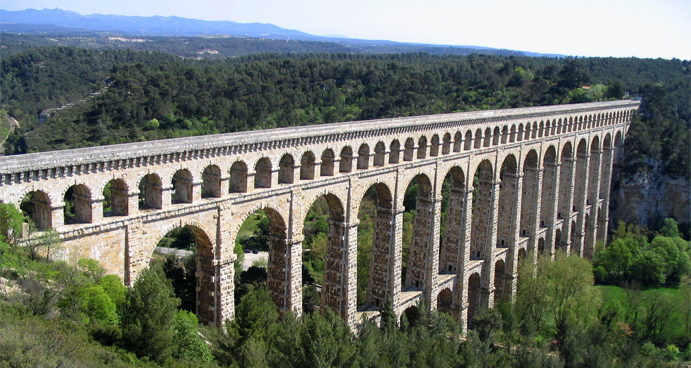 plus grand aqueduc roquevafour ventabren location saisonié aix en provence